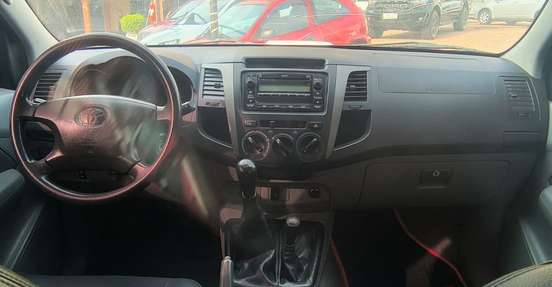 TOYOTA-HILUX-2010