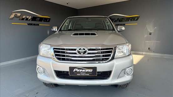 TOYOTA-HILUX-2014