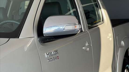 TOYOTA-HILUX-2014