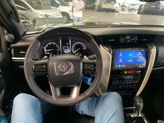 TOYOTA-HILUX SW4-2026