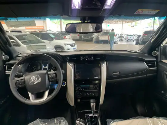 TOYOTA-HILUX SW4-2026