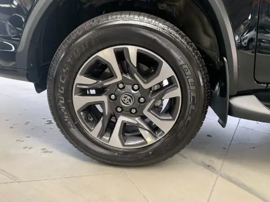 TOYOTA-HILUX SW4-2026