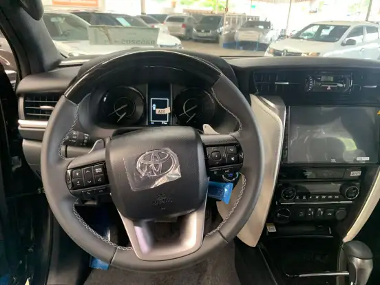 TOYOTA-HILUX SW4-2026