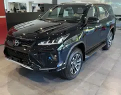 TOYOTA HILUX SW4 2.8 D-4D TURBO DIESEL DIAMOND 7L 4X4 AUTOMÁTICO TOYOTA HILUX SW4 2.8 D-4D TURBO DIESEL DIAMOND 7L 4X4 AUTOMÁTICO