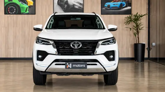 TOYOTA HILUX SW4 2.8 D-4D TURBO DIESEL SRX 7L 4X4 AUTOMÁTICO