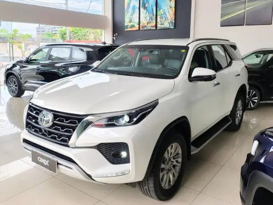 TOYOTA HILUX SW4 2.8 D-4D TURBO DIESEL SRX 7L 4X4 AUTOMÁTICO