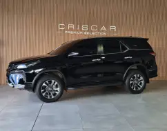 TOYOTA HILUX SW4 2.8 D-4D TURBO DIESEL SRX PLATINUM 4X4 AUTOMÁTICO TOYOTA HILUX SW4 2.8 D-4D TURBO DIESEL SRX PLATINUM 4X4 AUTOMÁTICO