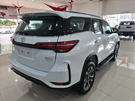 TOYOTA-HILUX SW4-2026