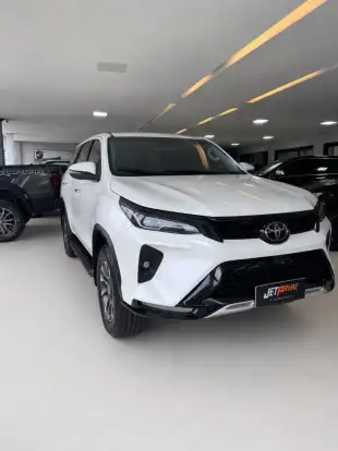 TOYOTA-HILUX SW4-2024