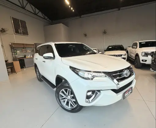 TOYOTA HILUX SW4 2.8 SRX 4X4 7 LUGARES 16V TURBO INTERCOOLER DIESEL 4P AUTOMÁTICO