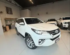 TOYOTA HILUX SW4 2.8 SRX 4X4 7 LUGARES 16V TURBO INTERCOOLER DIESEL 4P AUTOMÁTICO TOYOTA HILUX SW4 2.8 SRX 4X4 7 LUGARES 16V TURBO INTERCOOLER DIESEL 4P AUTOMÁTICO