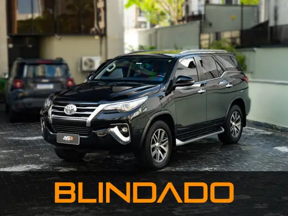 TOYOTA HILUX SW4 2.8 SRX 4X4 7 LUGARES 16V TURBO INTERCOOLER DIESEL 4P AUTOMÁTICO