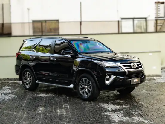 TOYOTA-HILUX SW4-2.8 SRX 4X4 7 LUGARES 16V TURBO INTERCOOLER DIESEL 4P AUTOMÁTICO TOYOTA-HILUX SW4-2019