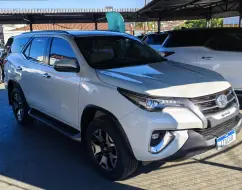 TOYOTA HILUX SW4 2.8 SRX DIAMOND 4X4 7 LUGARES 16V TURBO INTERCOOLER DIESEL 4P AUTOMÁTICO TOYOTA HILUX SW4 2.8 SRX DIAMOND 4X4 7 LUGARES 16V TURBO INTERCOOLER DIESEL 4P AUTOMÁTICO