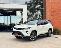 TOYOTA HILUX SW4 2.8 D-4D TURBO DIESEL DIAMOND 7L 4X4 AUTOMÁTICO TOYOTA HILUX SW4 2.8 D-4D TURBO DIESEL DIAMOND 7L 4X4 AUTOMÁTICO