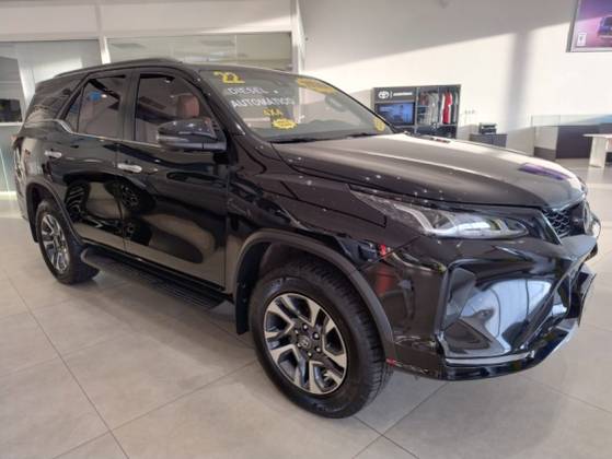 TOYOTA HILUX SW4 2.8 D-4D TURBO DIESEL DIAMOND 7L 4X4 AUTOMÁTICO