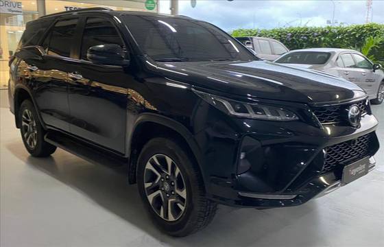 TOYOTA HILUX SW4 2.8 D-4D TURBO DIESEL DIAMOND 7L 4X4 AUTOMÁTICO