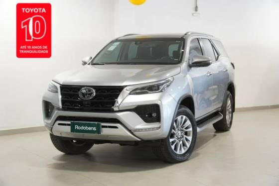 TOYOTA HILUX SW4 2.8 D-4D TURBO DIESEL SRX 4X4 AUTOMÁTICO