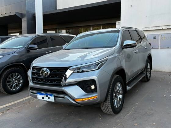 TOYOTA HILUX SW4 2.8 D-4D TURBO DIESEL SRX 7L 4X4 AUTOMÁTICO