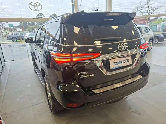 TOYOTA-HILUX SW4-2023