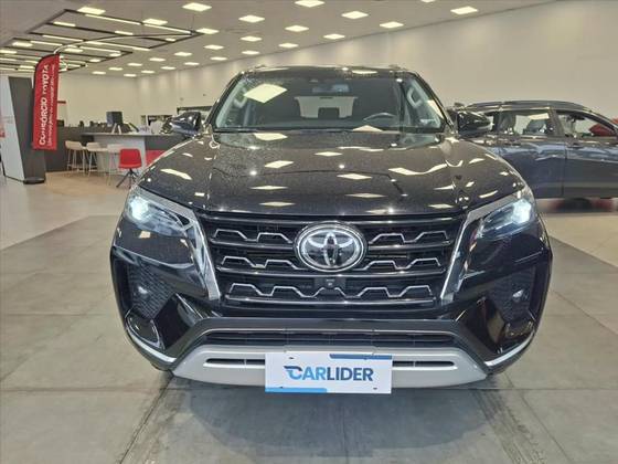 TOYOTA HILUX SW4 2.8 D-4D TURBO DIESEL SRX 7L 4X4 AUTOMÁTICO