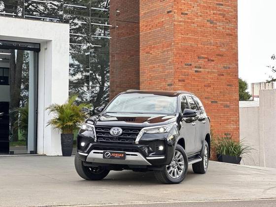 TOYOTA HILUX SW4 2.8 D-4D TURBO DIESEL SRX 7L 4X4 AUTOMÁTICO