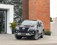 TOYOTA HILUX SW4 2.8 D-4D TURBO DIESEL SRX 7L 4X4 AUTOMÁTICO TOYOTA HILUX SW4 2.8 D-4D TURBO DIESEL SRX 7L 4X4 AUTOMÁTICO