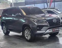 TOYOTA HILUX SW4 2.8 D-4D TURBO DIESEL SRX 7L 4X4 AUTOMÁTICO TOYOTA HILUX SW4 2.8 D-4D TURBO DIESEL SRX 7L 4X4 AUTOMÁTICO