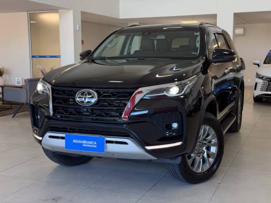 TOYOTA HILUX SW4 2.8 D-4D TURBO DIESEL SRX 7L 4X4 AUTOMÁTICO