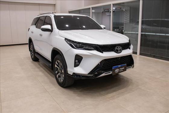 TOYOTA HILUX SW4 2.8 D-4D TURBO DIESEL SRX PLATINUM 4X4 AUTOMÁTICO