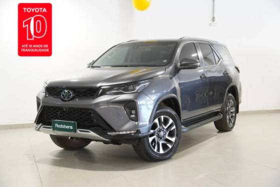 TOYOTA HILUX SW4 2.8 D-4D TURBO DIESEL SRX PLATINUM 4X4 AUTOMÁTICO