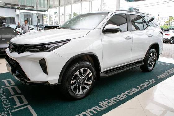 TOYOTA HILUX SW4 2.8 D-4D TURBO DIESEL SRX PLATINUM 4X4 AUTOMÁTICO