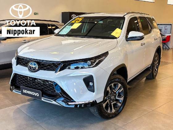TOYOTA HILUX SW4 2.8 D-4D TURBO DIESEL SRX PLATINUM 7L 4X4 AUTOMÁTICO
