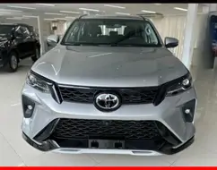TOYOTA HILUX SW4 2.8 D-4D TURBO DIESEL SRX PLATINUM 7L 4X4 AUTOMÁTICO TOYOTA HILUX SW4 2.8 D-4D TURBO DIESEL SRX PLATINUM 7L 4X4 AUTOMÁTICO
