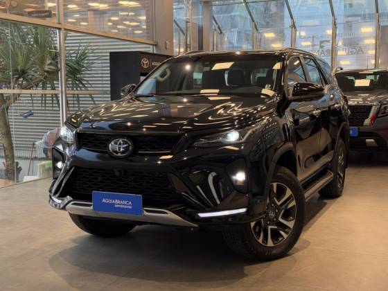 TOYOTA HILUX SW4 2.8 D-4D TURBO DIESEL SRX PLATINUM 7L 4X4 AUTOMÁTICO
