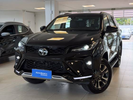 TOYOTA HILUX SW4 2.8 D-4D TURBO DIESEL SRX PLATINUM 7L 4X4 AUTOMÁTICO