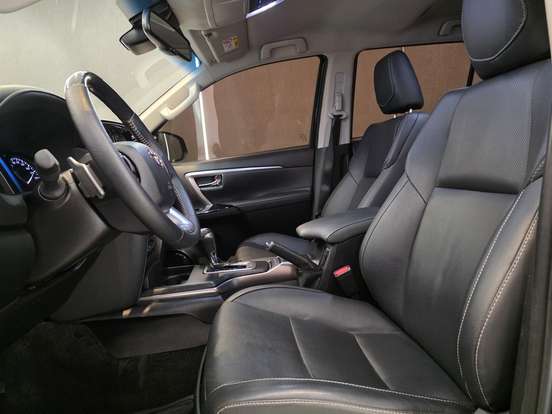 TOYOTA-HILUX SW4-2.8 D-4D TURBO DIESEL SRX PLATINUM 7L 4X4 AUTOMÁTICO TOYOTA-HILUX SW4-2024