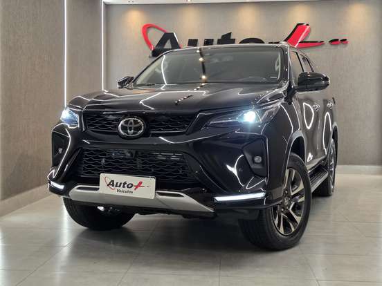 TOYOTA-HILUX SW4-2024