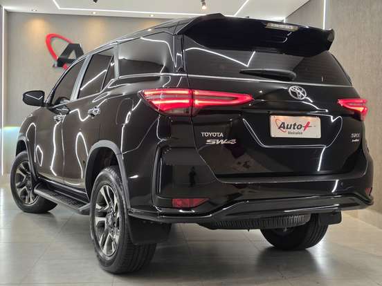 TOYOTA-HILUX SW4-2024