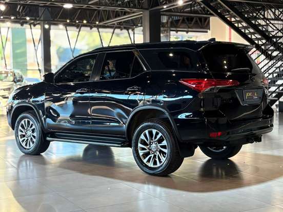 TOYOTA-HILUX SW4-2018