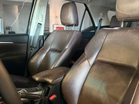 TOYOTA-HILUX SW4-2018
