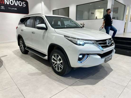TOYOTA-HILUX SW4-2020