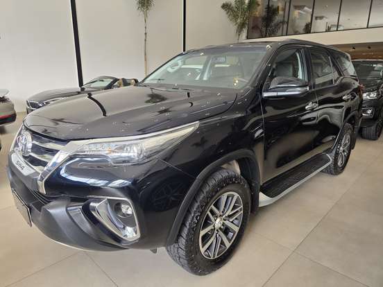 TOYOTA-HILUX SW4-2.8 SRX 4X4 7 LUGARES 16V TURBO INTERCOOLER DIESEL 4P AUTOMÁTICO TOYOTA-HILUX SW4-2019