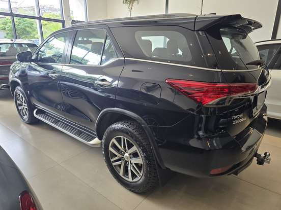 TOYOTA-HILUX SW4-2.8 SRX 4X4 7 LUGARES 16V TURBO INTERCOOLER DIESEL 4P AUTOMÁTICO TOYOTA-HILUX SW4-2019