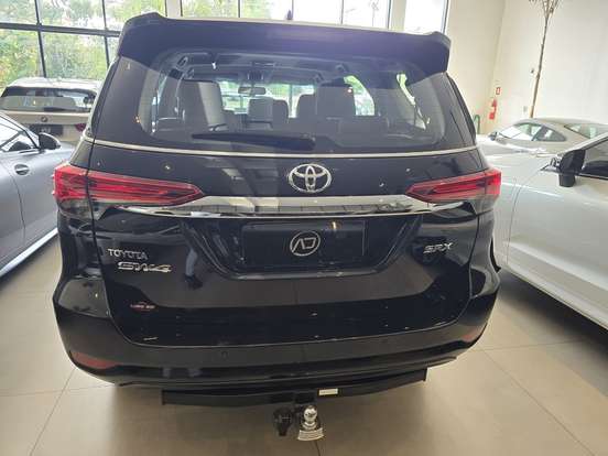 TOYOTA-HILUX SW4-2.8 SRX 4X4 7 LUGARES 16V TURBO INTERCOOLER DIESEL 4P AUTOMÁTICO TOYOTA-HILUX SW4-2019