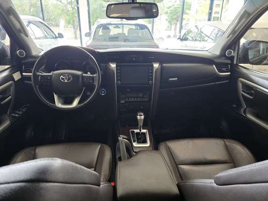 TOYOTA-HILUX SW4-2.8 SRX 4X4 7 LUGARES 16V TURBO INTERCOOLER DIESEL 4P AUTOMÁTICO TOYOTA-HILUX SW4-2019