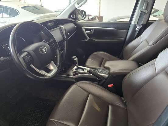 TOYOTA-HILUX SW4-2.8 SRX 4X4 7 LUGARES 16V TURBO INTERCOOLER DIESEL 4P AUTOMÁTICO TOYOTA-HILUX SW4-2019