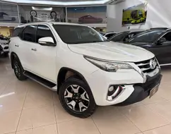 TOYOTA HILUX SW4 2.8 SRX 4X4 7 LUGARES 16V TURBO INTERCOOLER DIESEL 4P AUTOMÁTICO TOYOTA HILUX SW4 2.8 SRX 4X4 7 LUGARES 16V TURBO INTERCOOLER DIESEL 4P AUTOMÁTICO