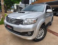 TOYOTA HILUX SW4 3.0 SRV 4X4 7 LUGARES 16V TURBO INTERCOOLER DIESEL 4P AUTOMÁTICO TOYOTA HILUX SW4 3.0 SRV 4X4 7 LUGARES 16V TURBO INTERCOOLER DIESEL 4P AUTOMÁTICO