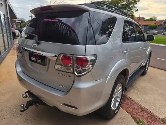 TOYOTA-HILUX SW4-3.0 SRV 4X4 7 LUGARES 16V TURBO INTERCOOLER DIESEL 4P AUTOMÁTICO TOYOTA-HILUX SW4-2011